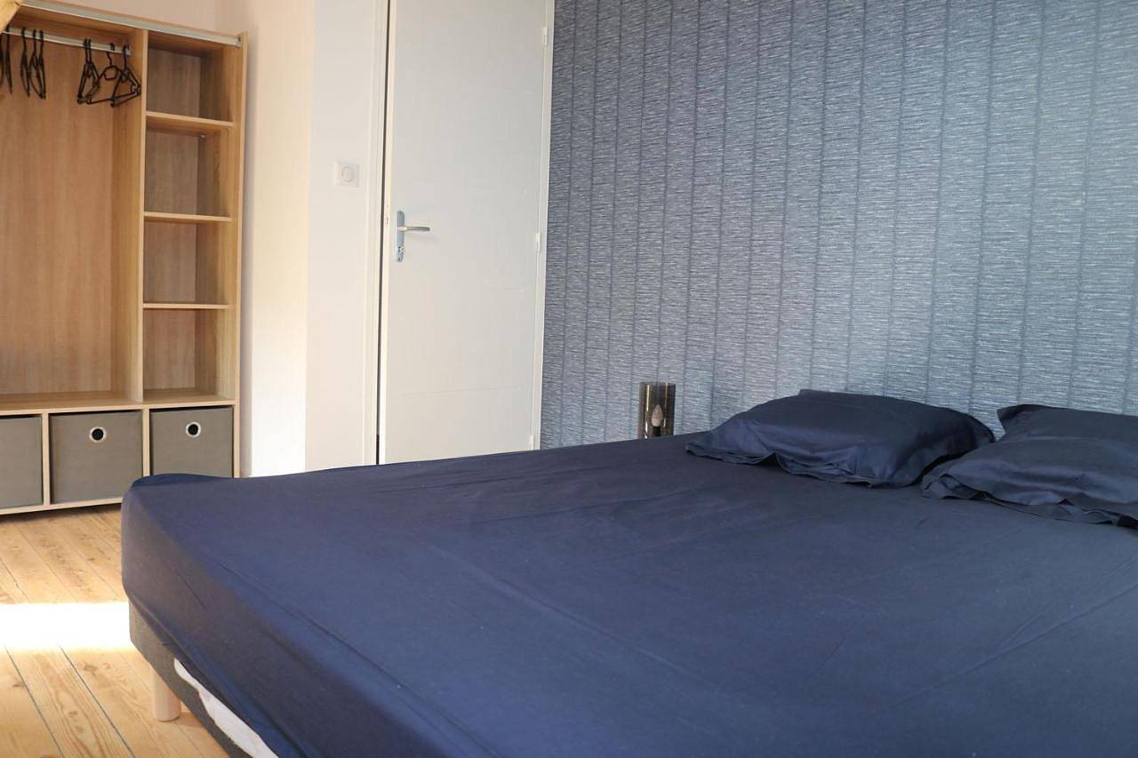 Two-Bedroom House in Bricqueville-sur-Mer, Région de Coutances