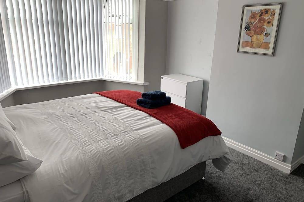 Modern Fully refurbished 3 bedroom home in Blackpool Pleasure Beach, North West England