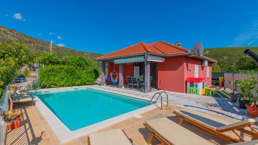 Location de vacances pour 8 personnes, avec terrasse ainsi que vue sur le lac et jardin en Bosnie - 2