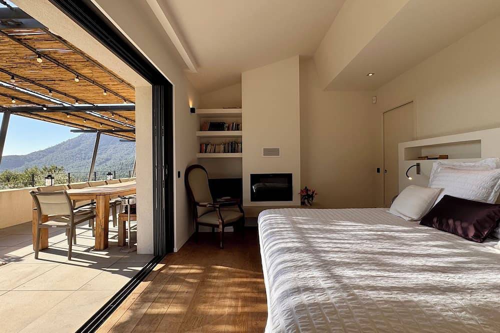 Sublime architect-designed villa in the heart of nature in Solliès-Ville, Toulon regio