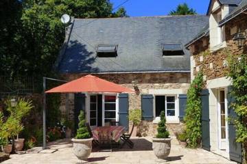 Gîte pour 8 personnes, avec terrasse et jardin à Le Thoureil