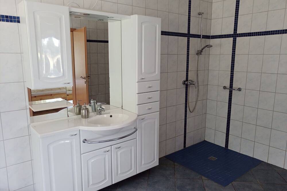 Entire apartment, Vacation apartment for 1 - 5 pers. in Aurich in the heart of East Frisia in Aurich, Landkreis Aurich