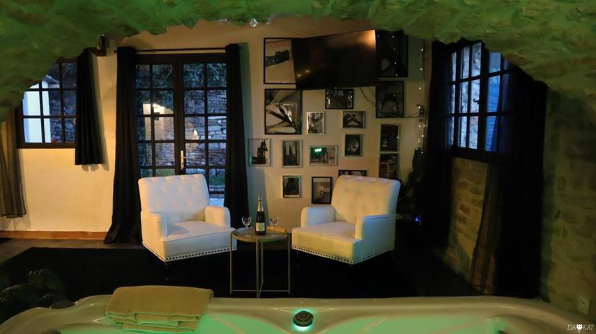 Location de vacances pour 2 personnes, avec piscine et jardin, animaux acceptés à Monteils (Gard) - 4