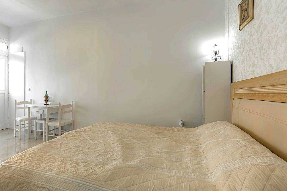 Entire apartment, Studio on the 1st line in the center of the tourist area! in Puerto Colon, Adeje