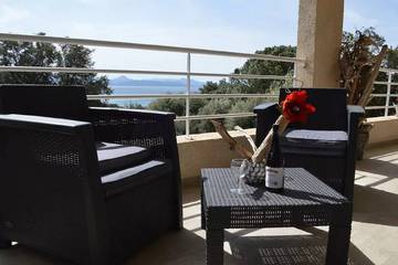 Location de vacances pour 6 personnes, avec balcon à Farinole