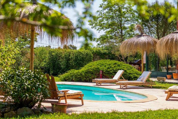 Location de vacances pour 15 personnes, avec Terrasse et Jardin ainsi que Piscine et Vue à Pontevès