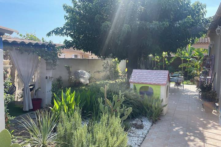 Location de vacances pour 6 personnes, avec Jacuzzi et Jardin à Saint-Étienne-du-Grès