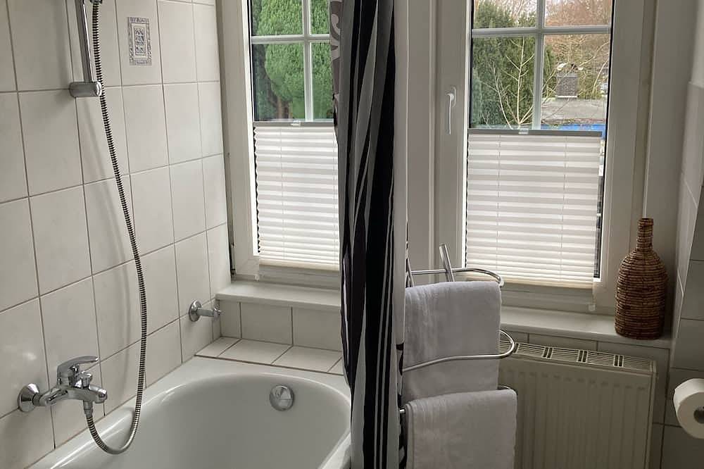 Ferienwohnung im ehemaligen Bauernhaus, mit Balken und Sprossenfenstern in Lübeck (Stadt), Lübeck