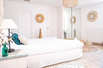 Hôtel pour 2 personnes, avec piscine et terrasse, animaux acceptés à Bize-Minervois