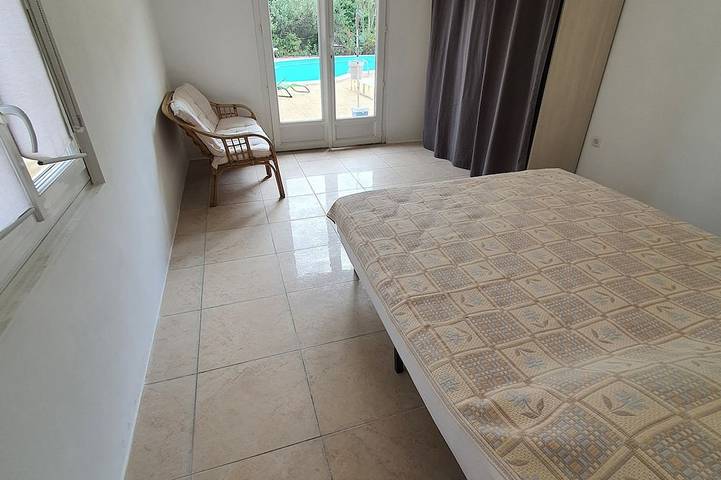 Fully equipped single-storey villa with 3 bedrooms and private pool in Saint-Paul-en-Forêt, Costa mediterránea (Francia)