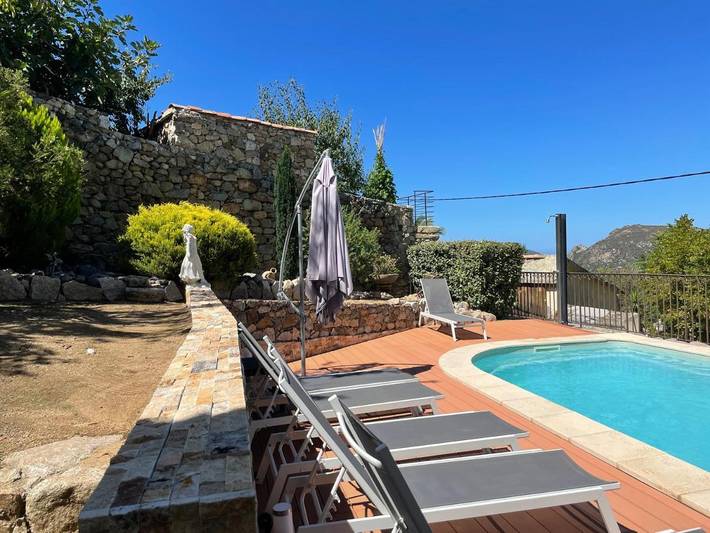 Location de vacances pour 7 personnes, avec piscine ainsi que vue et jardin à Feliceto - 3