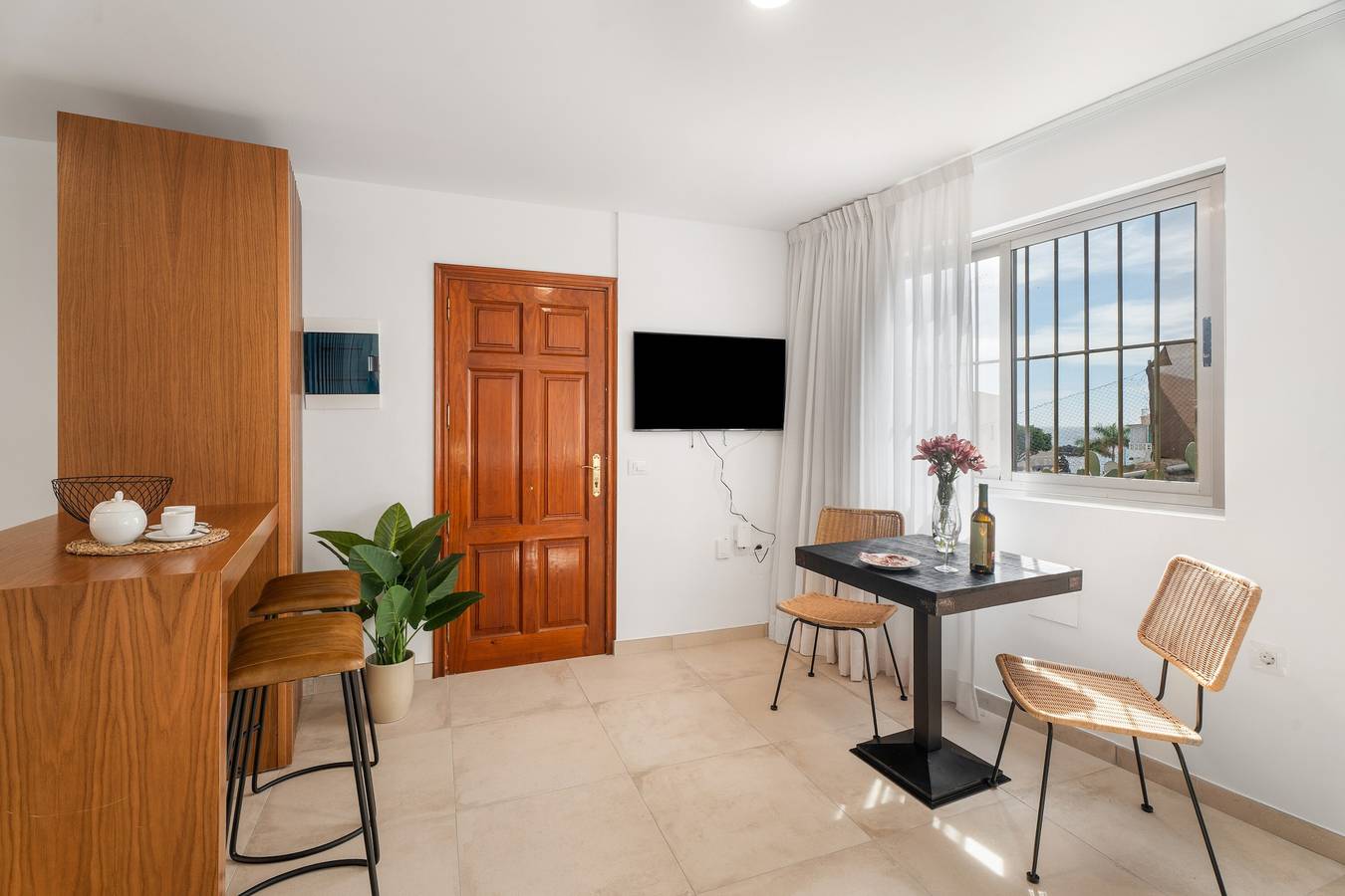 Geheel appartement, Vakantieappartement 'Bellavista, Bajo B' met Zeezicht en Wi-Fi in Alcala, Guía de Isora