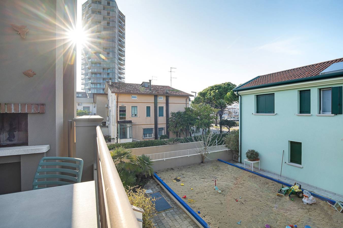 Apartamento entero, Apartamento 'Valentina 1 - Primer Piso' con piscina compartida, Wi-Fi y aire acondicionado in Lido di Jesolo, Jesolo