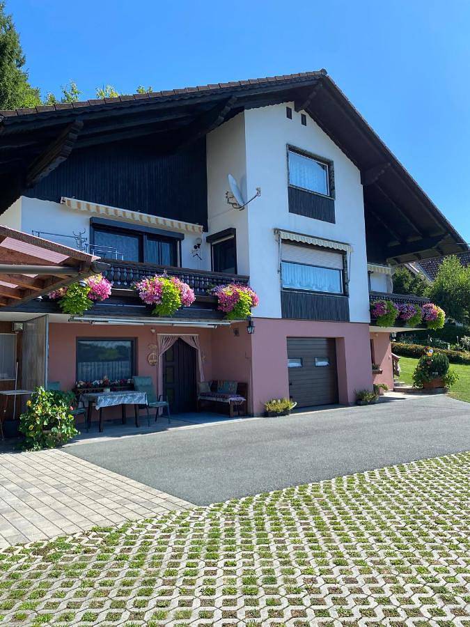 Ferienwohnung für 5 Personen, mit Terrasse und Garten sowie Ausblick in St. Stefan ob Stainz