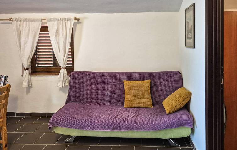 Gîte pour 4 personnes, avec terrasse à Karlobag - 2