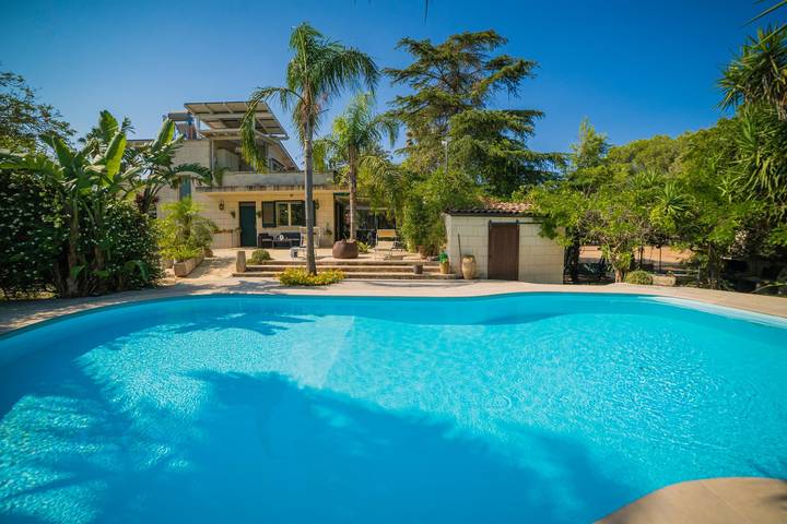 Appartamento per 6 persone, con piscina e terrazza a Carpignano Salentino