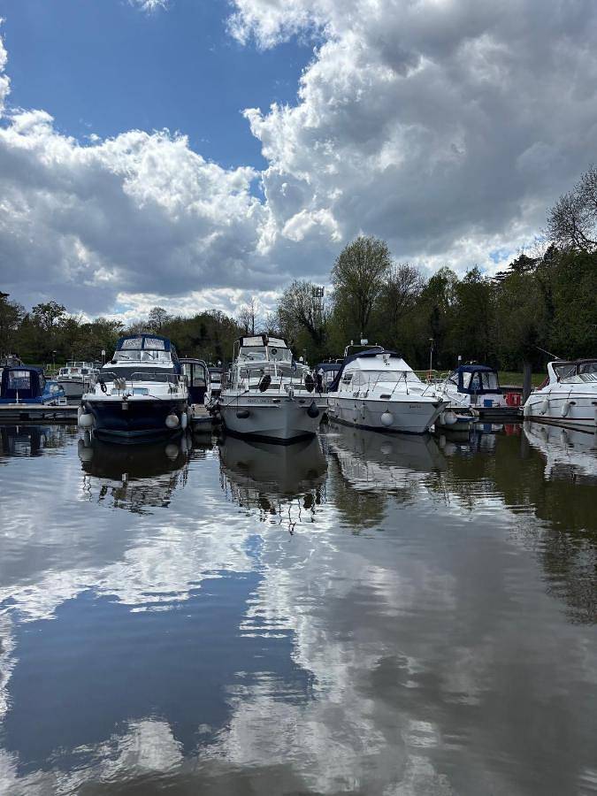 Bateau pour 4 personnes, avec jardin et vue dans Bray