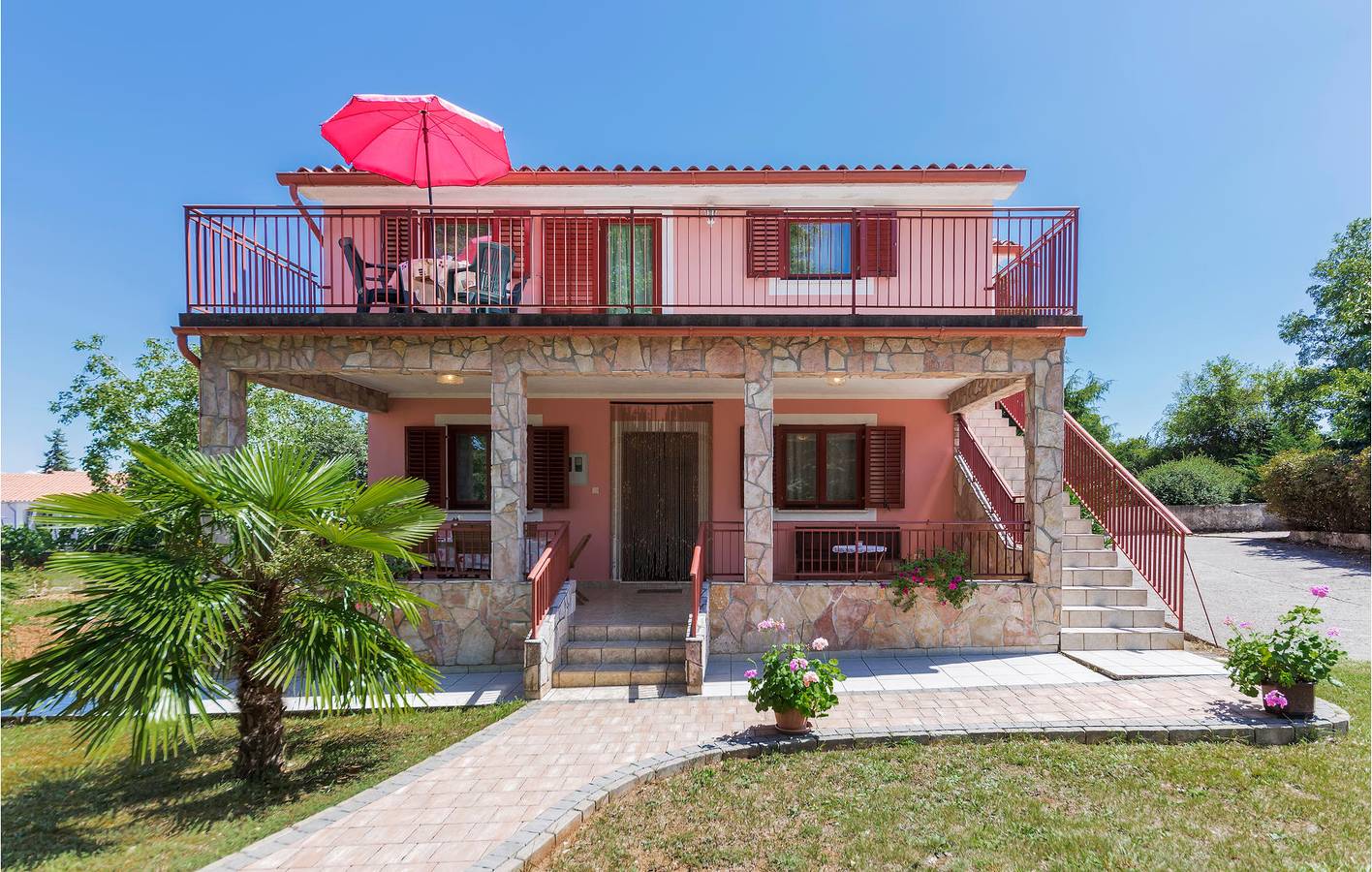 Confortable appartement de deux chambres avec terrasse, à 2,5 km du centre-ville in Labin, Côte Est de l'Istrie