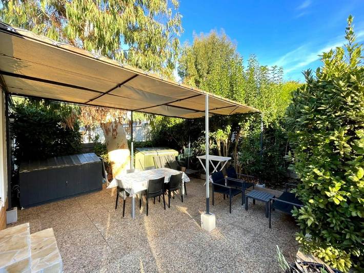 Camping pour 6 personnes, avec Terrasse et Piscine à La Londe-les-Maures - 4