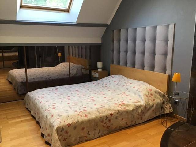 Gîte pour 2 personnes, avec terrasse ainsi que piscine et jardin à Oinville-sur-Montcient - 4