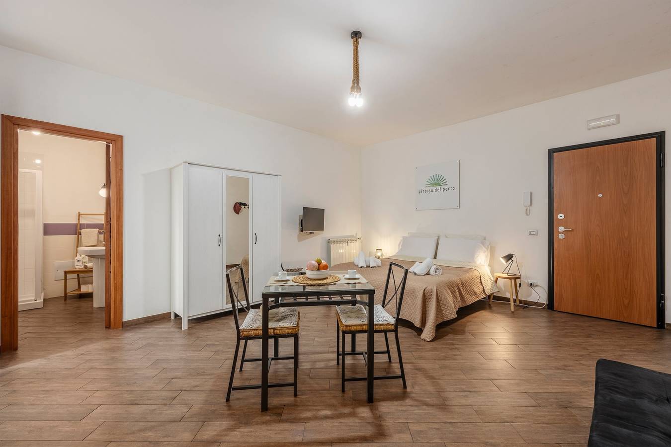 Estúdio inteiro, Apartamento 'Del Porto, Palermo' com Varanda, Wi-Fi e Ar Condicionado in Palermo, Palermo (província)
