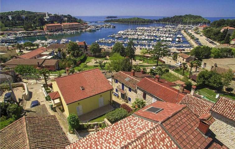 Casa vacanza per 4 persone, con giardino e balcone ad Orsera