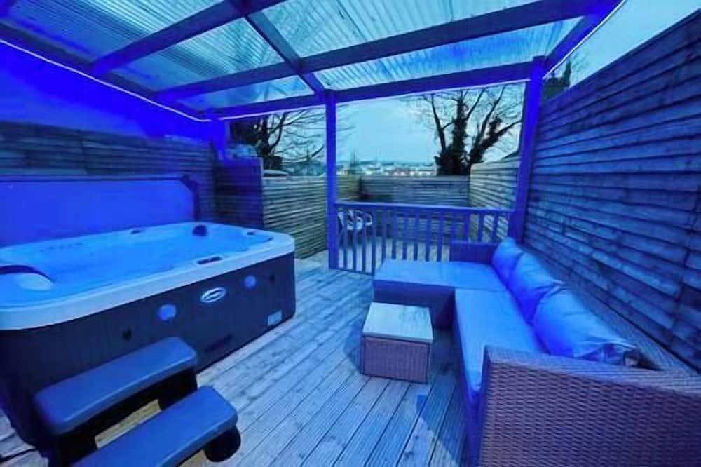 Luxury Hot Tub Retreat Derry City in Derry, Contea di Londonderry