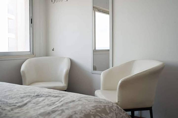 Apartamento entero, Cozy Sea View Apt w/ pool access + Netflix in Lárnaca, Distrito de Larnaca