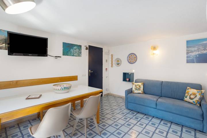 Apartamento entero, Apartamento 'Agatella's House' con vistas al mar, terraza privada y aire acondicionado in Aci Trezza, Aci Castello