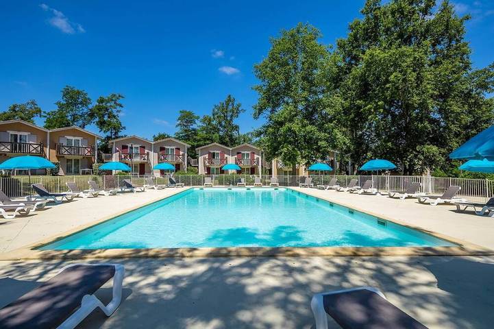 Gîte pour 6 personnes, avec Piscine à Barbaste