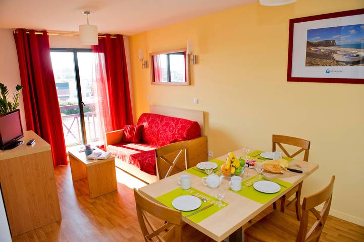 Gîte pour 8 personnes, avec piscine dans Office De Tourisme De Mers Les Bains
