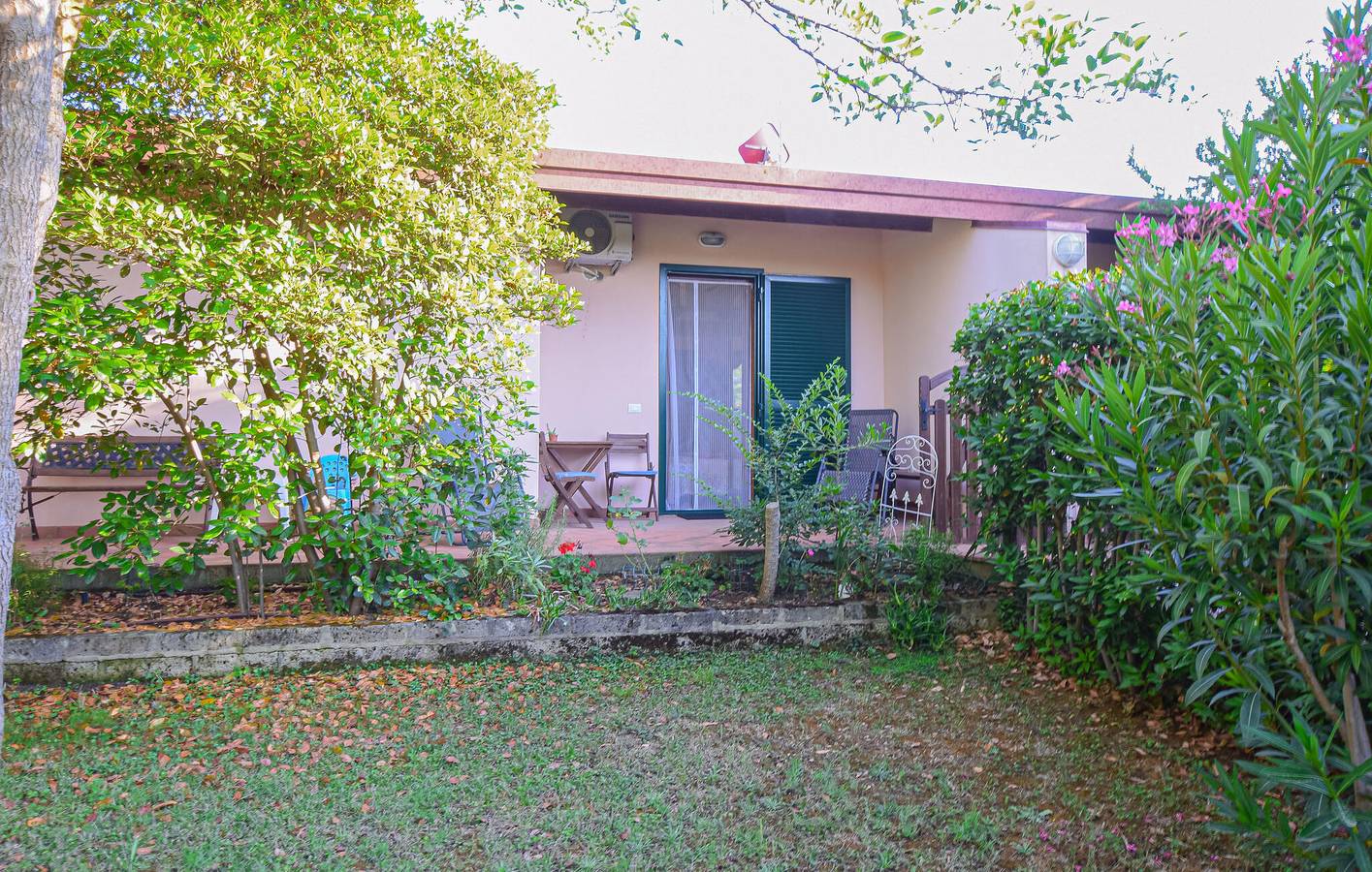 Geheel vakantieappartement, Gezellig appartement met AC, zwembad, parkeerplaats & WiFi in Magliano in Toscana, Provincie Grosseto