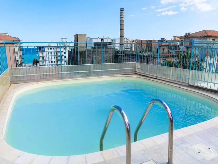 Gîte pour 4 personnes, avec balcon et piscine à Borghetto Santo Spirito