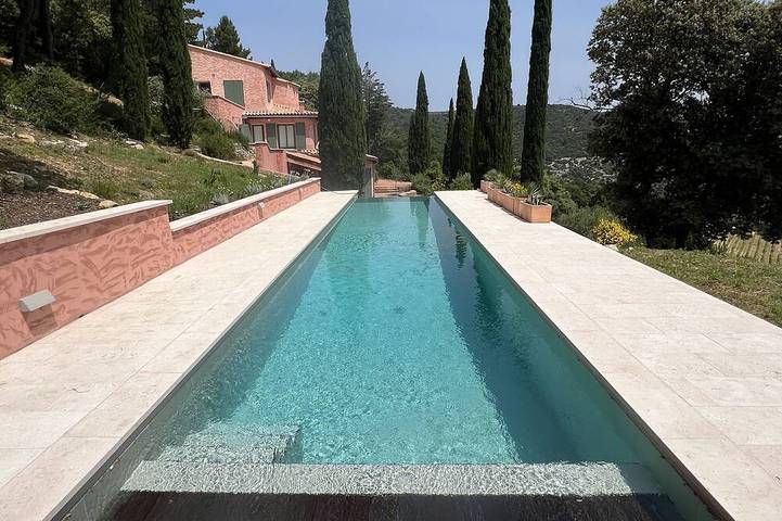 Location de vacances pour 12 personnes, avec piscine à Suzette