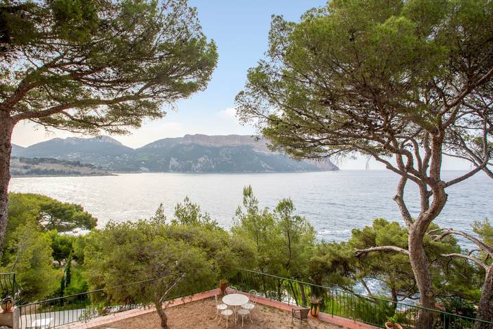 Location de vacances pour 10 personnes, avec jardin et terrasse, adapté aux familles dans Parc national des Calanques - 2