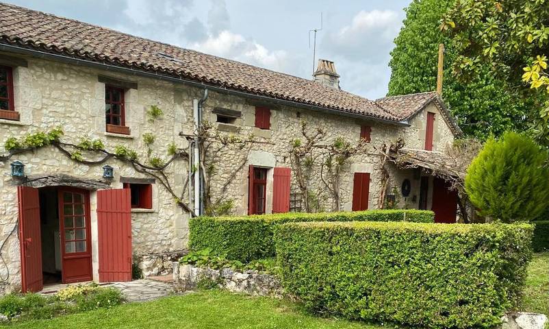 Location de vacances pour 12 personnes, avec Balcon ainsi que Terrasse et Piscine à Lauzun