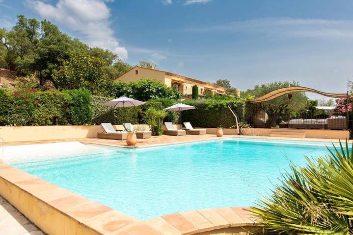 Chambre d’hôte pour 2 personnes, avec Jacuzzi et Terrasse ainsi que Jardin et Piscine à Le Plan-de-la-Tour