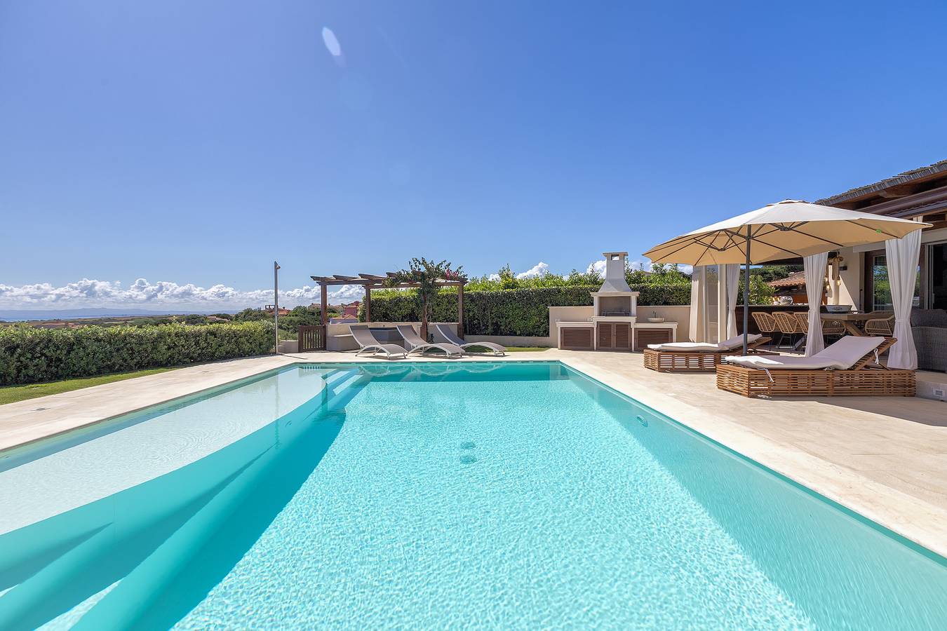 Maison de vacances 'Flora Sea View' avec vue sur la mer, Wi-Fi et climatisation in Stagno di Casaraccio, Punta De Su Turrione