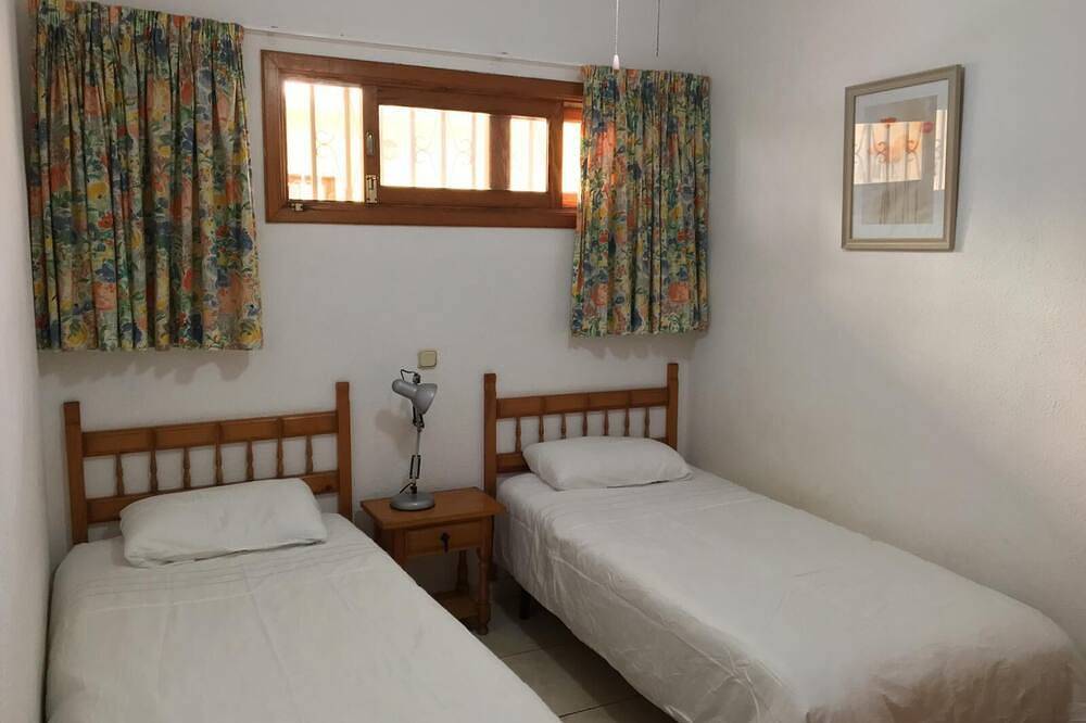 Entire apartment, 1 Bedroom Apartement  with big terrace. Ground floor. Sleeps 4 in Playa de Fañabé, Adeje