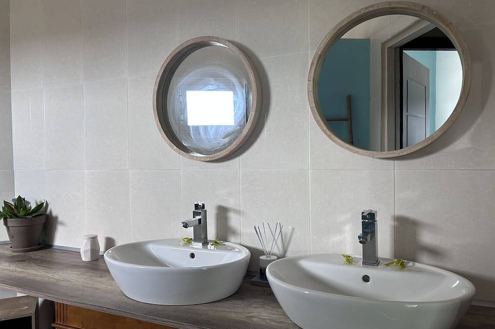 Geheel appartement, Modern apartment in the center of the island, 10 minutes from the beaches. in Ouangani, Mayotte