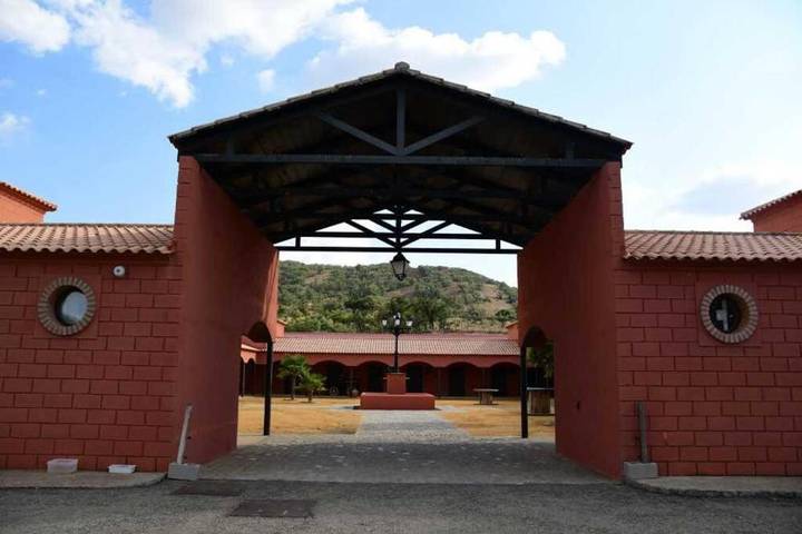 Chalet para 50 personas, con Terraza y Jardín además de Piscina y Vistas en Provincia de Guadalajara - 2