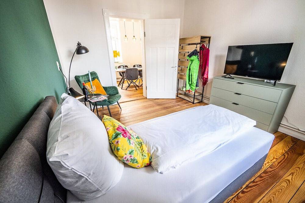 Ganze Wohnung, 4 Zimmer - 3 Schlafzimmer citynah und ruhig in Brunsbüttel, Nord-Ostsee-Kanal