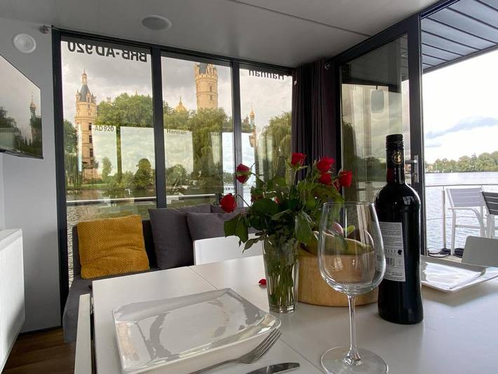 Boot für 6 Personen, mit Terrasse und Ausblick sowie Seeblick in Schwerin - 3