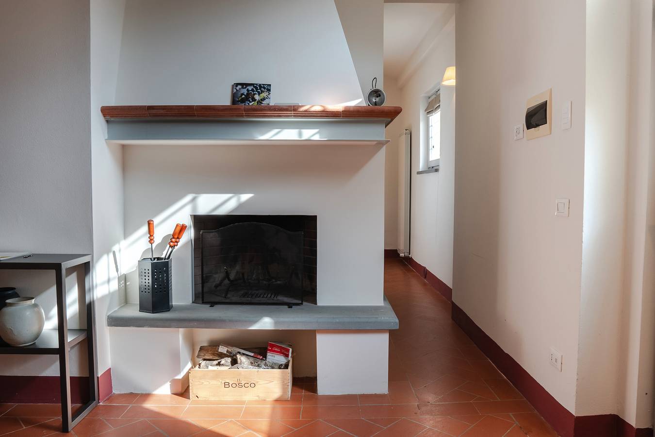 Entire apartment, Holiday Home 'Magazzino 1' with Shared Pool, Wi-Fi and Air Conditioning in Arezzo Province