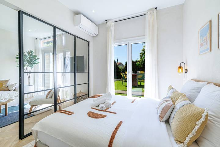 Gîte pour 4 personnes, avec jacuzzi ainsi que jardin et sauna dans Port de Nice - 2