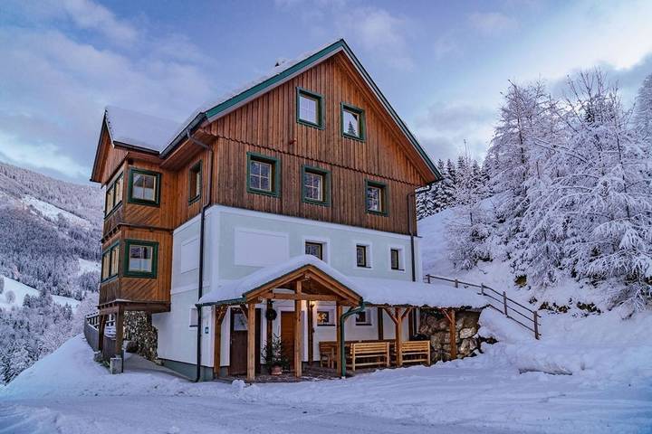 Ferienhaus für 10 Personen, mit Terrasse und Sauna sowie Garten, mit Haustier