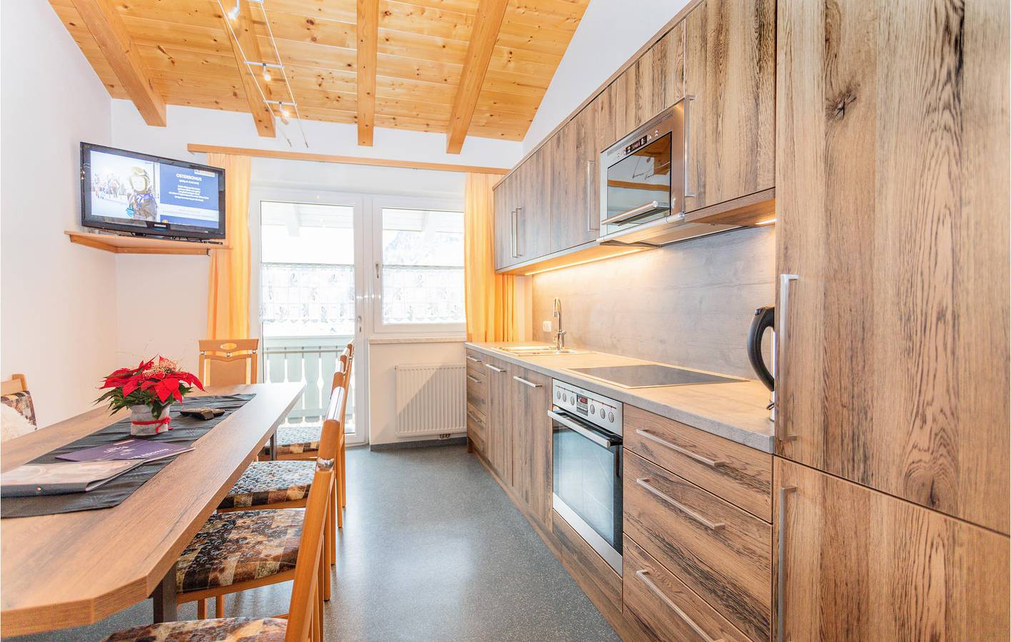 Geheel vakantieappartement, Gezellig appartement met 1 slaapkamer vlak bij het skigebied, met wifi en terras in Viehhofen, Pinzgau
