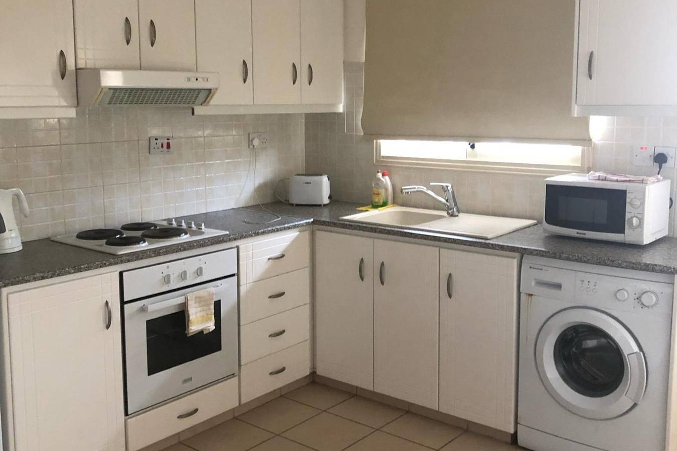 Ganze Ferienwohnung, Holidayhome-Sleeps4-Poolside-Close Local Amenities in Paphos, Südzypern