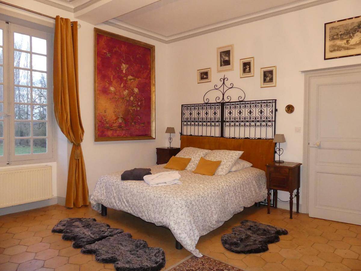 Deluxe Double Room with Shower in Saint-Léger-de-Montbrillais, Vallée de la Loire