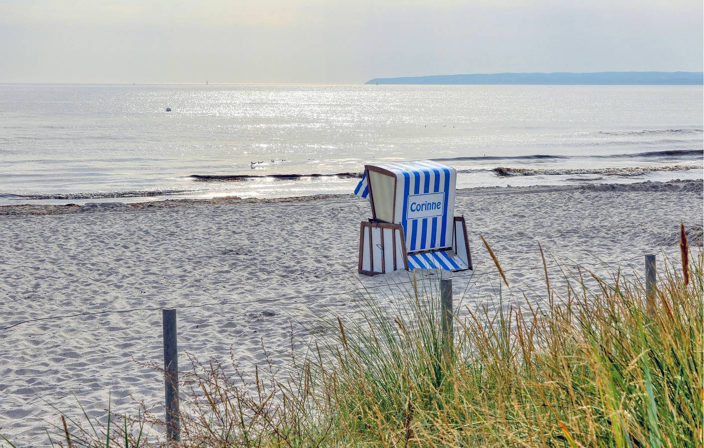Ganze Ferienwohnung, Appartement am Strand mit Spielplatz und Parkplatz in Juliusruh, Rügen
